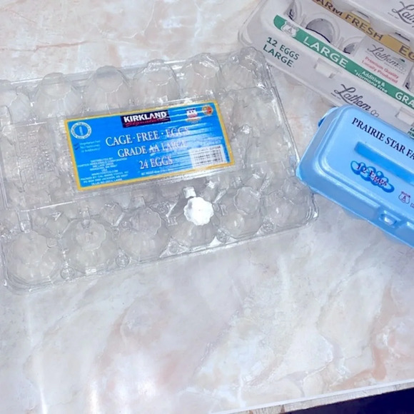 Empty egg cartons - Picture 3 of 5